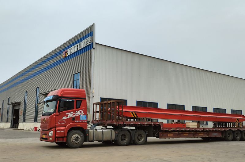 電動單梁起重機3臺 LD5t—16.8m LD3t—16.5m /2臺 制作完成，發(fā)往江西南昌交付客戶使用。
