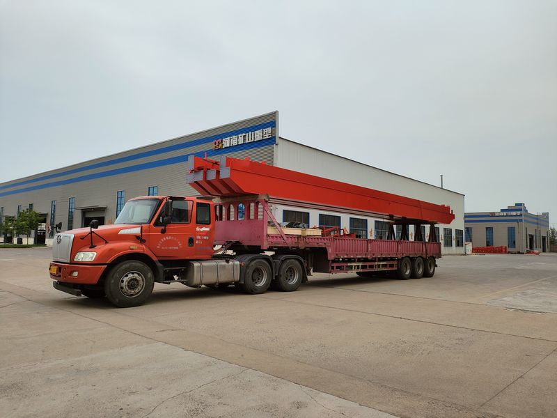 電動葫蘆橋式起重機 3臺 LH5t-17m 制作完成，發(fā)往河南漯河交付客戶使用。